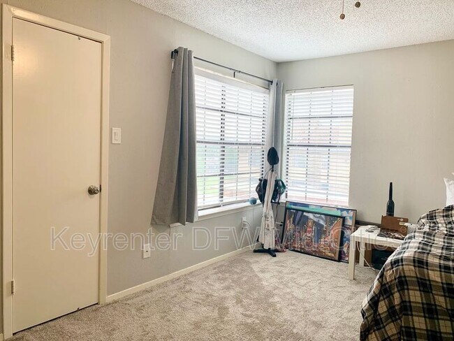 Building Photo - 2623 Piedras Dr