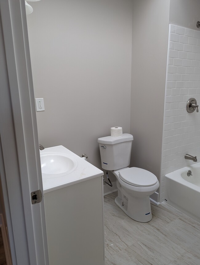 2nd floor bathroom - 872 Granite St