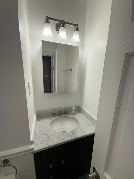 Building Photo - 96 Munroe St