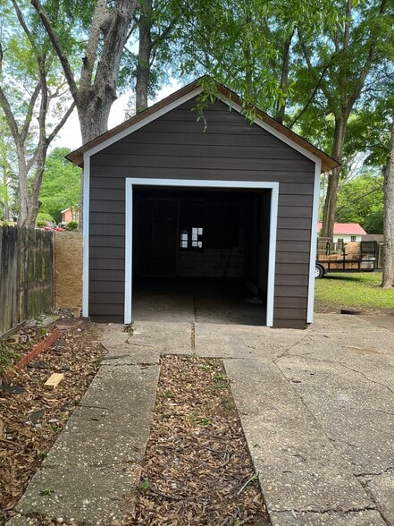 Building Photo - 447 Johnson Ave