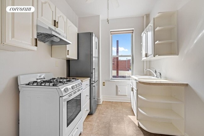 Building Photo - 728 41st St