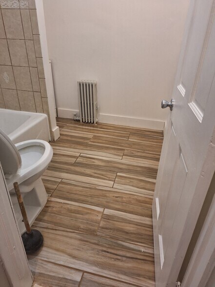 Building Photo - 98 Main St