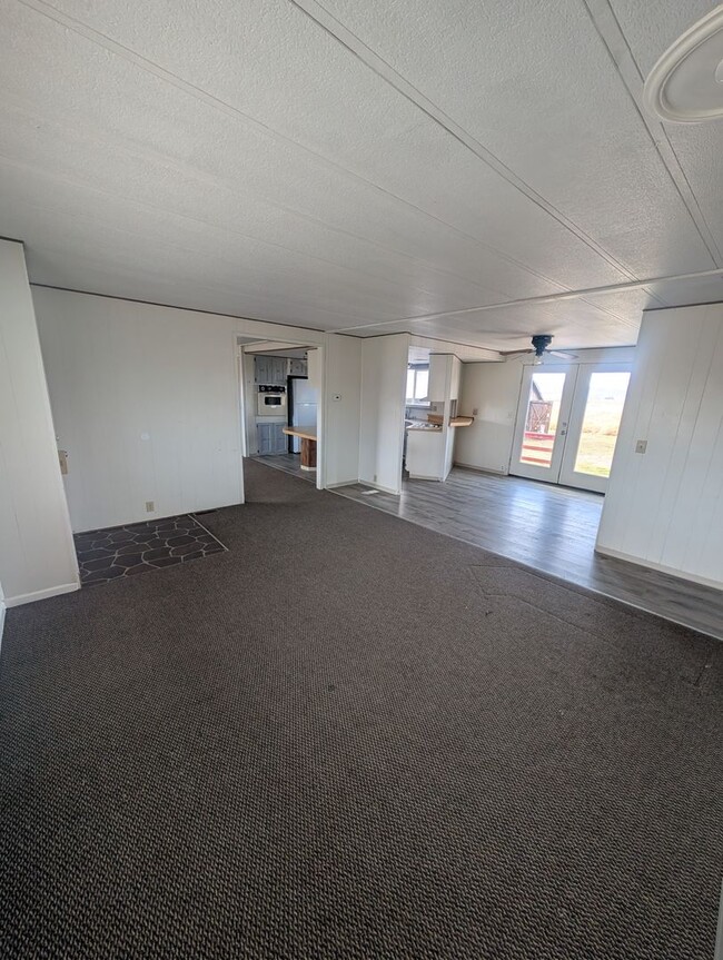 Building Photo - 8216 Homedale Rd