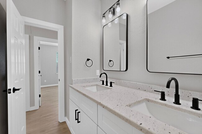 Building Photo - Keller Gem Looking TO Be Your Home!!!