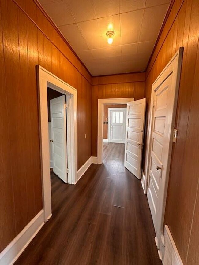 Building Photo - 2724 Bosque Blvd