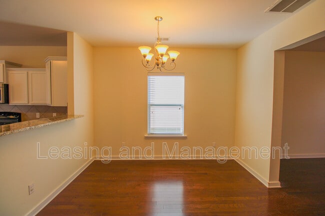 Building Photo - 4946 Ballantine Dr