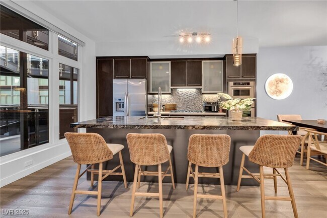 Building Photo - 8925 W Flamingo Rd