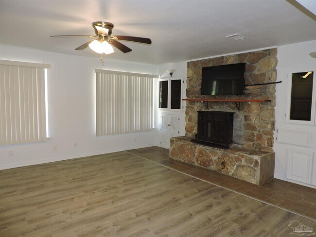 Building Photo - 1070 Sagebrush Trail