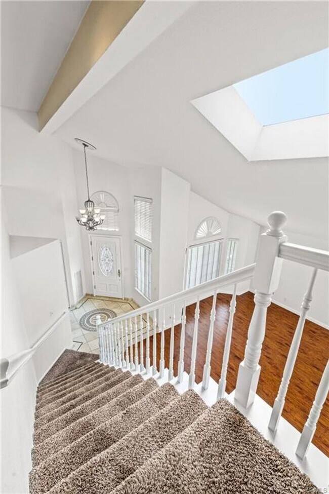 Building Photo - 1260 Highcliff Cir