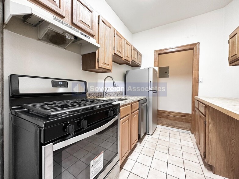 Building Photo - 64 W 108th St