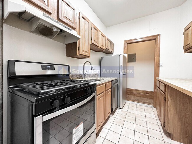 Building Photo - 64 W 108th St