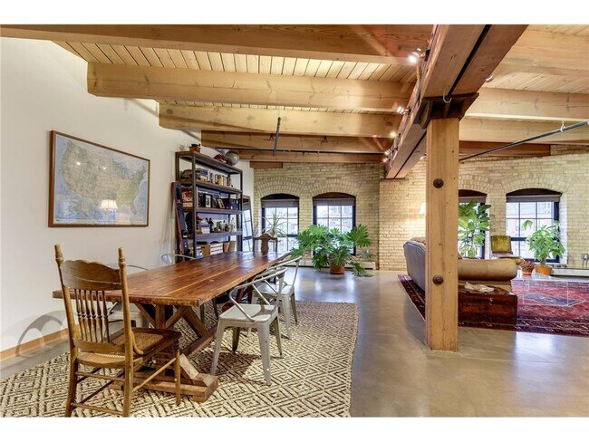 Building Photo - 404 N Washington Ave