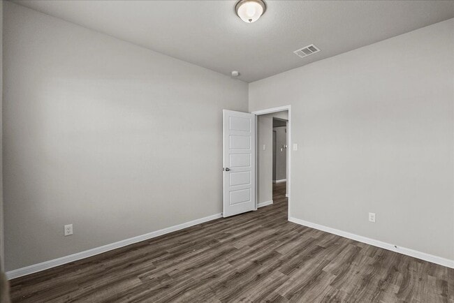 Building Photo - 4302 Fenwick Rd