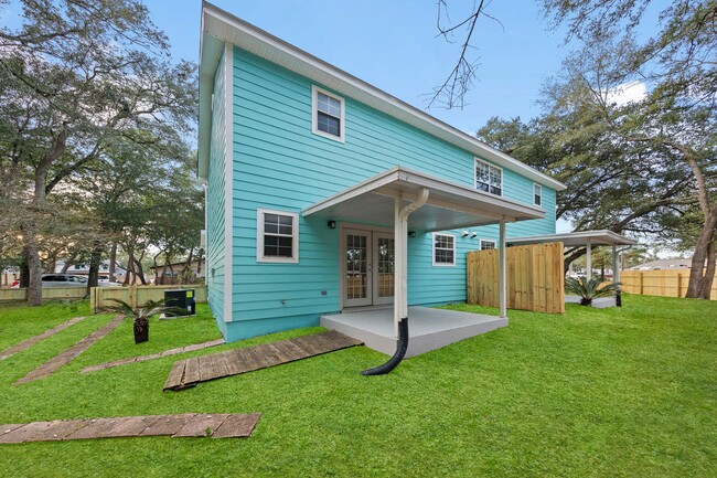 Building Photo - Beautifully Updated Townhouse in Niceville!