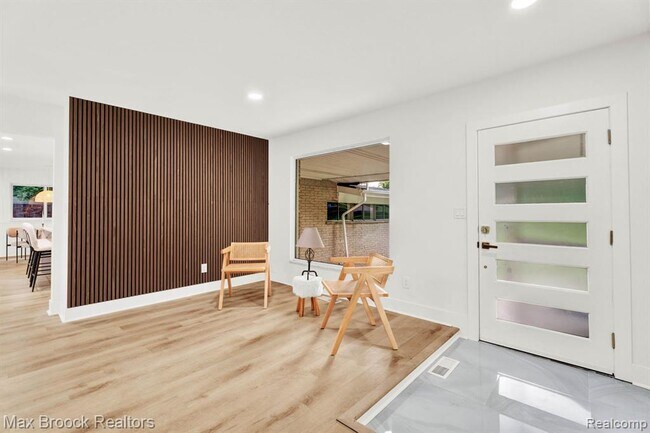 Building Photo - 7011 White Pine Dr