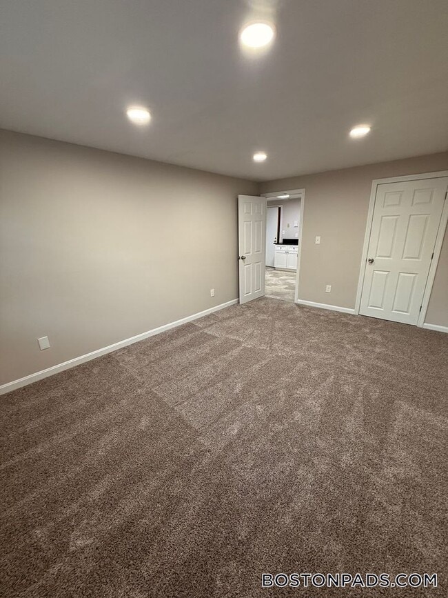 Building Photo - 36 Ridgewood Ln