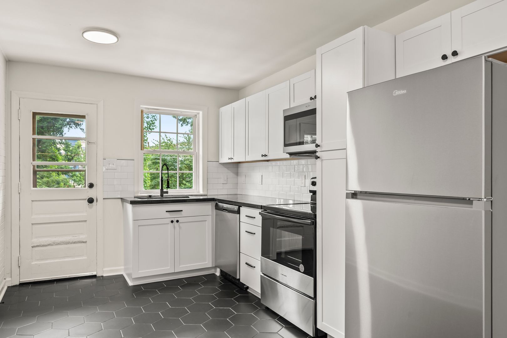 Building Photo - 1640 W Northwest Blvd