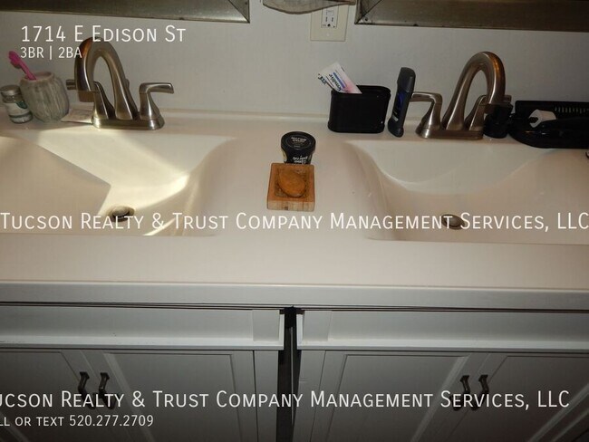 Building Photo - 1714 E Edison St