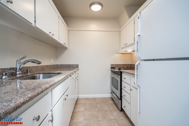 Building Photo - Willow Park | Stylish Condo | Newly Updated