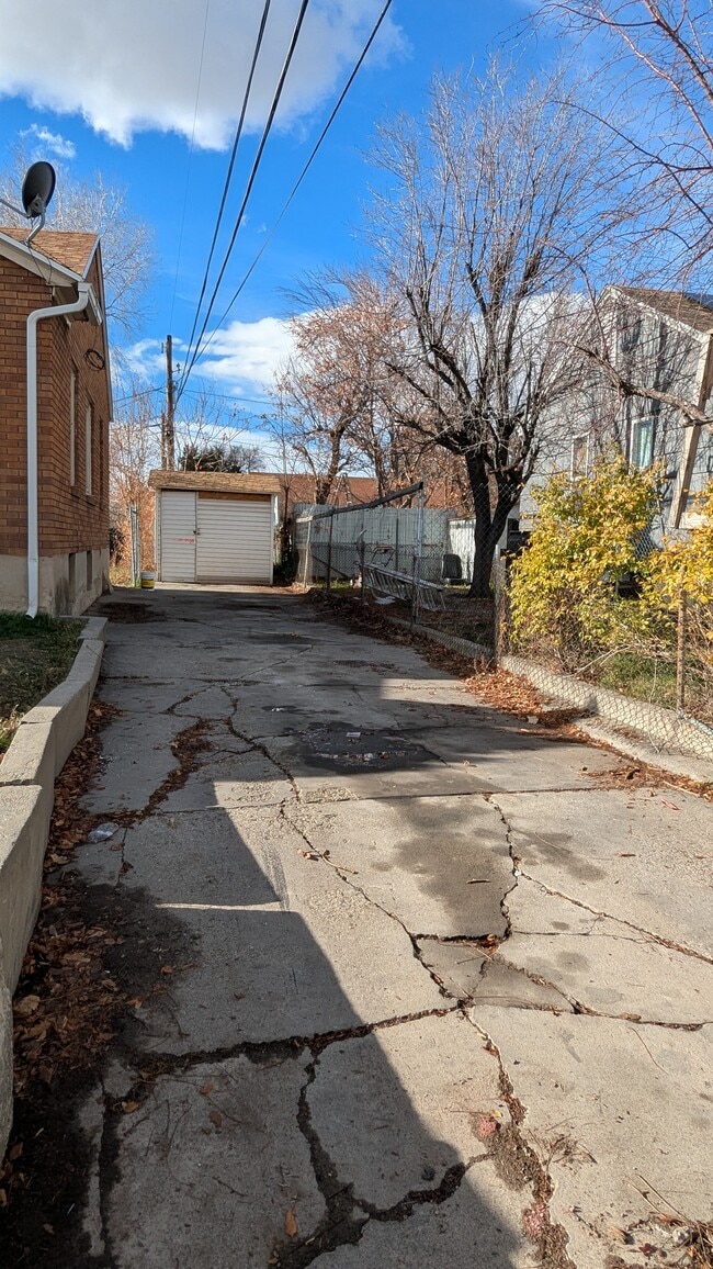 Building Photo - 426 Navajo St