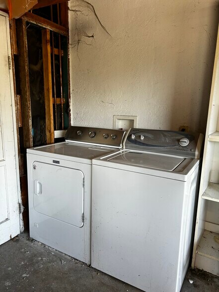 Washer Dryer - 819 Morada Pl