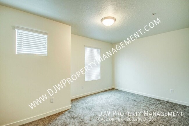 Building Photo - 3715 N Centrepoint Way