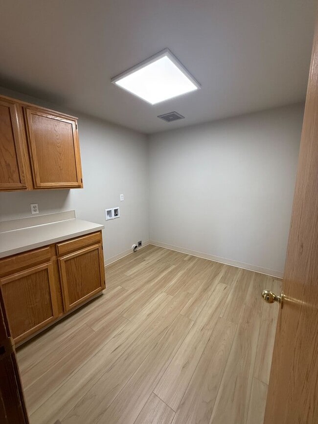 Building Photo - Newly Renovated 3B/2Ba Home in Quiet Neighborhood!