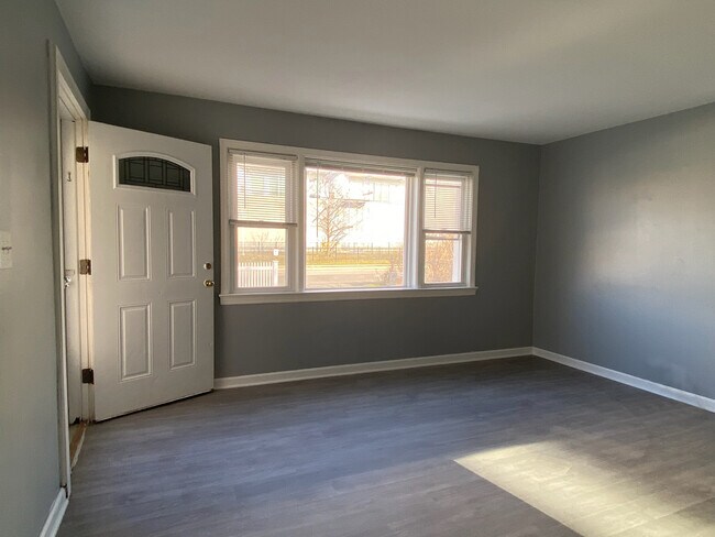 Building Photo - 306 Clifton Ave