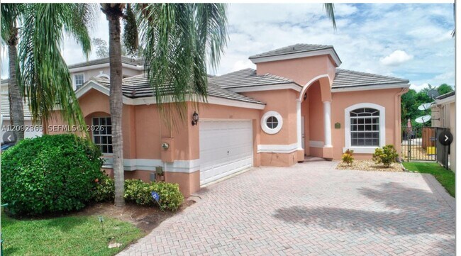 Building Photo - 8291 Hampton Wood Dr