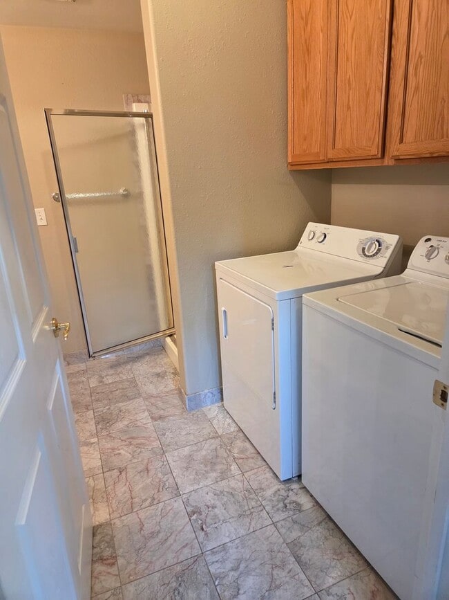 Building Photo - 20800 W Willow Springs Dr