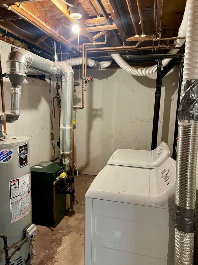 Building Photo - 649 Middle Tpke E