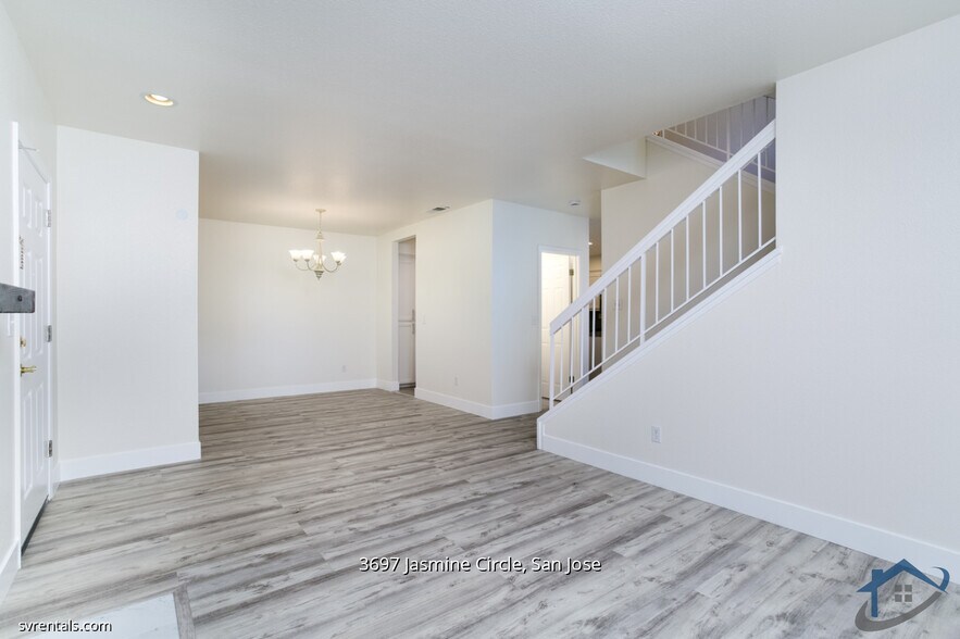 Building Photo - 3697 Jasmine Cir