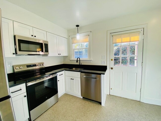 Building Photo - 3810 Hermitage Rd