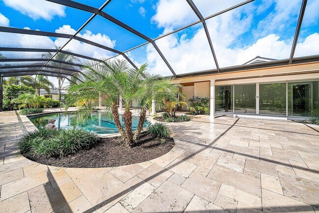 Building Photo - 417 N Country Club Dr