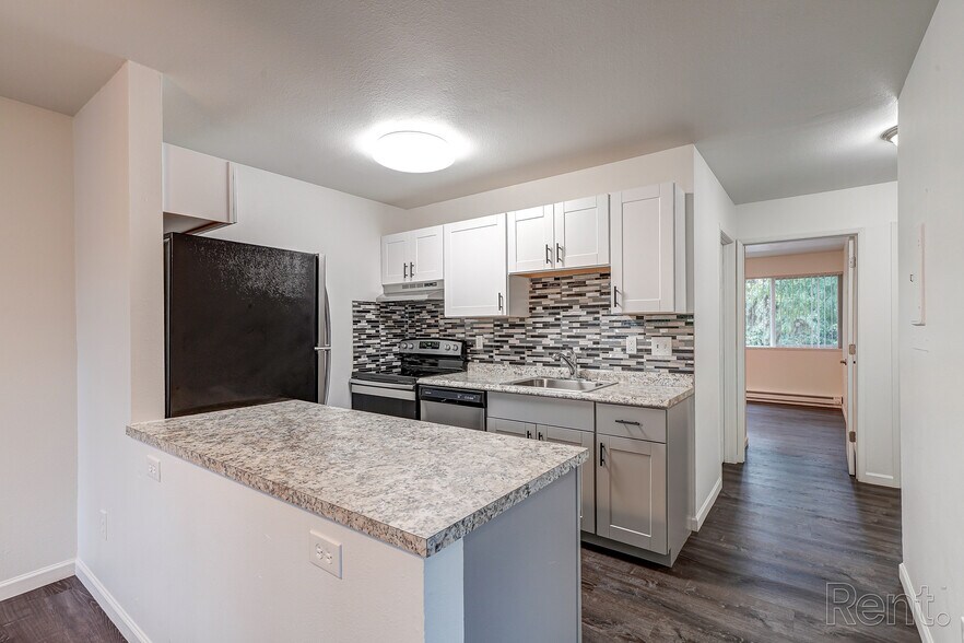 Images Columbia Apartments 13424 NE Sandy Blvd Portland OR 97230