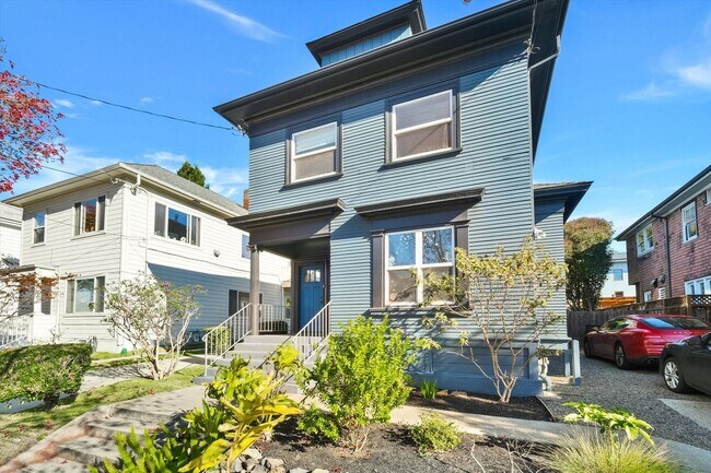 Building Photo - 2923-2925 Martin Luther King Jr. Way