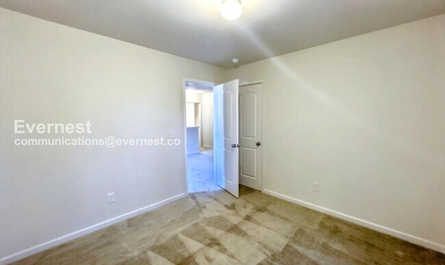 Building Photo - 3 Bed/3 Bath Home with Garage / Pet-Friendly / Available Now!