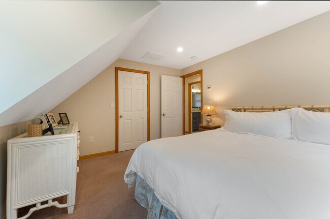 Building Photo - 26 Ferncroft Rd