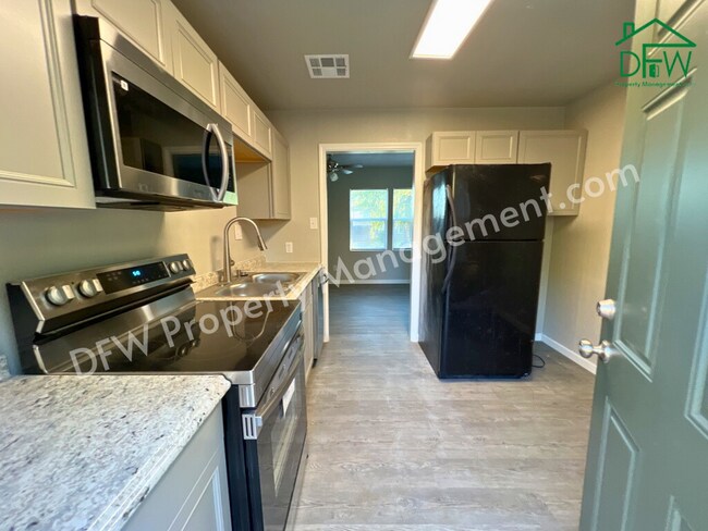 Building Photo - 1605 NW Irwin Ave