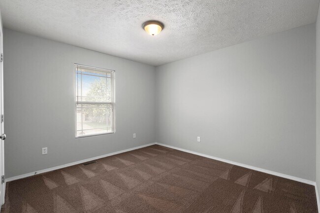 Building Photo - 3 Bedroom in Nixa!