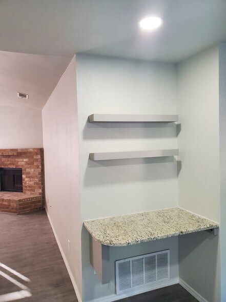Building Photo - 16301 Malden Dr