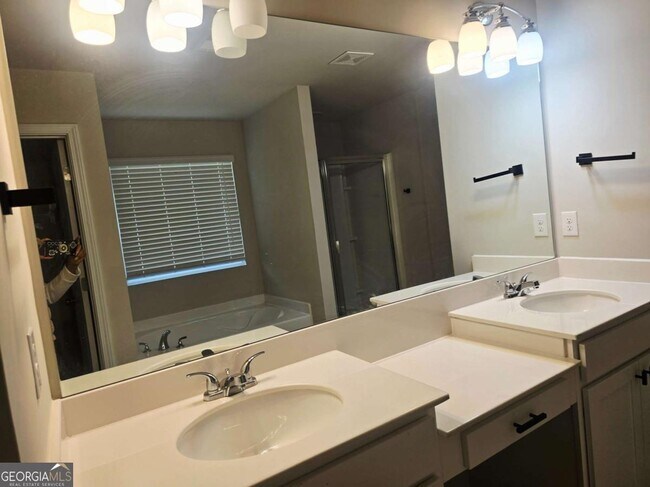 Building Photo - 213 N Fortune Way