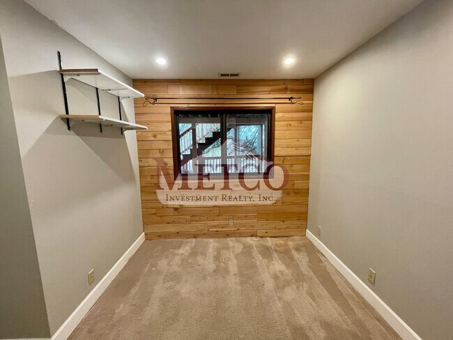 Building Photo - 24401