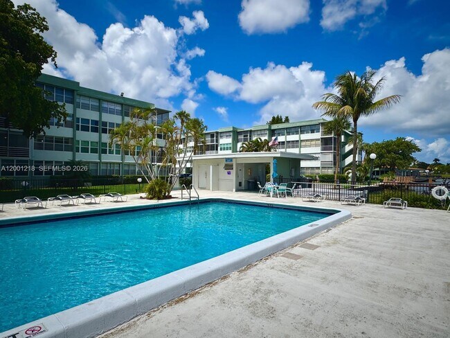 Building Photo - 2741 Taft St