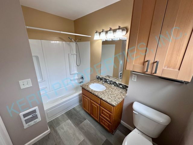 Building Photo - Spacious 3-Bedroom Duplex Retreat in Portland – 1000 Sq Ft of Comfort!