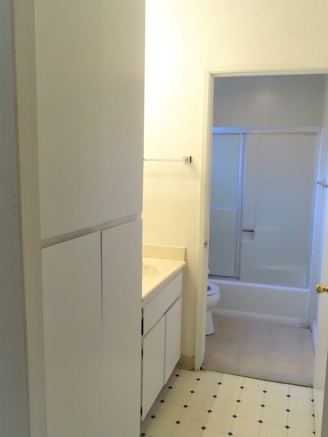 Building Photo - 195 E Reed St