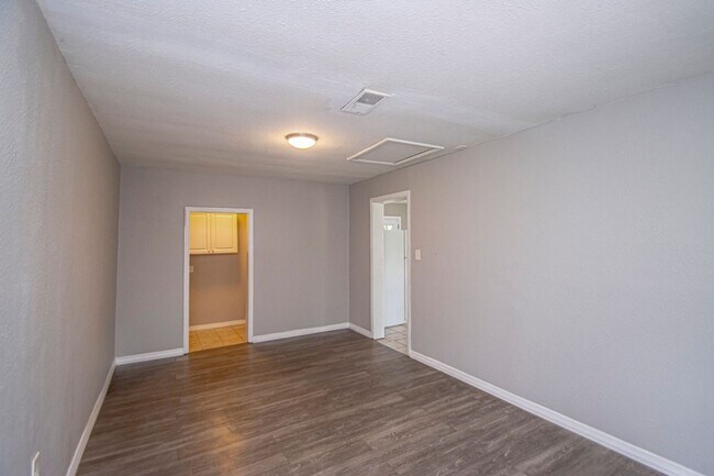 Building Photo - Charming 3-Bedroom Home with Large Fenced Backyard in Little Rock!