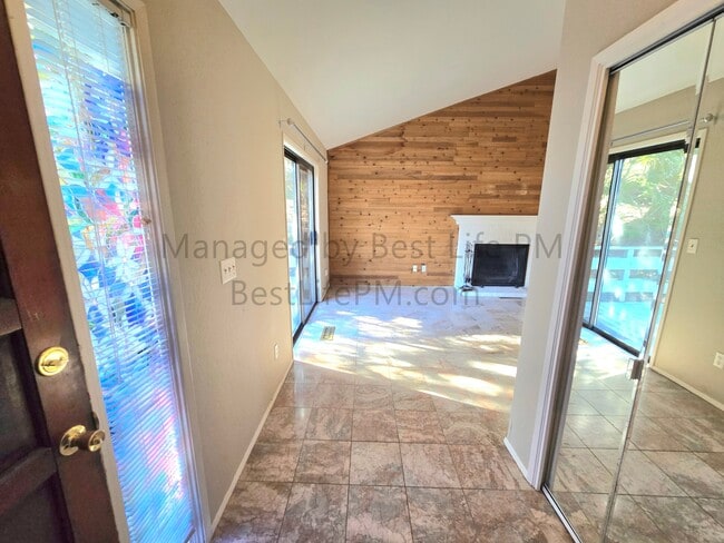 Building Photo - 9 Mountain Cir