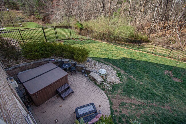 Building Photo - Spacious Home with Hot Tub, Fenced Yard an...