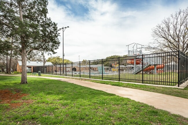 Building Photo - 6112 Llano Ave